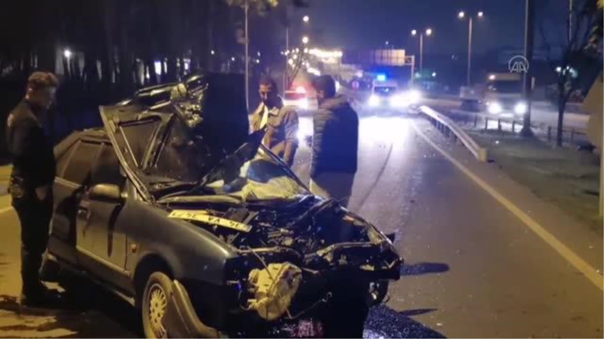 Son dakika: İstanbul\'da aracıyla polisten kaçan sürücü bariyerlere çarparak yaralandı