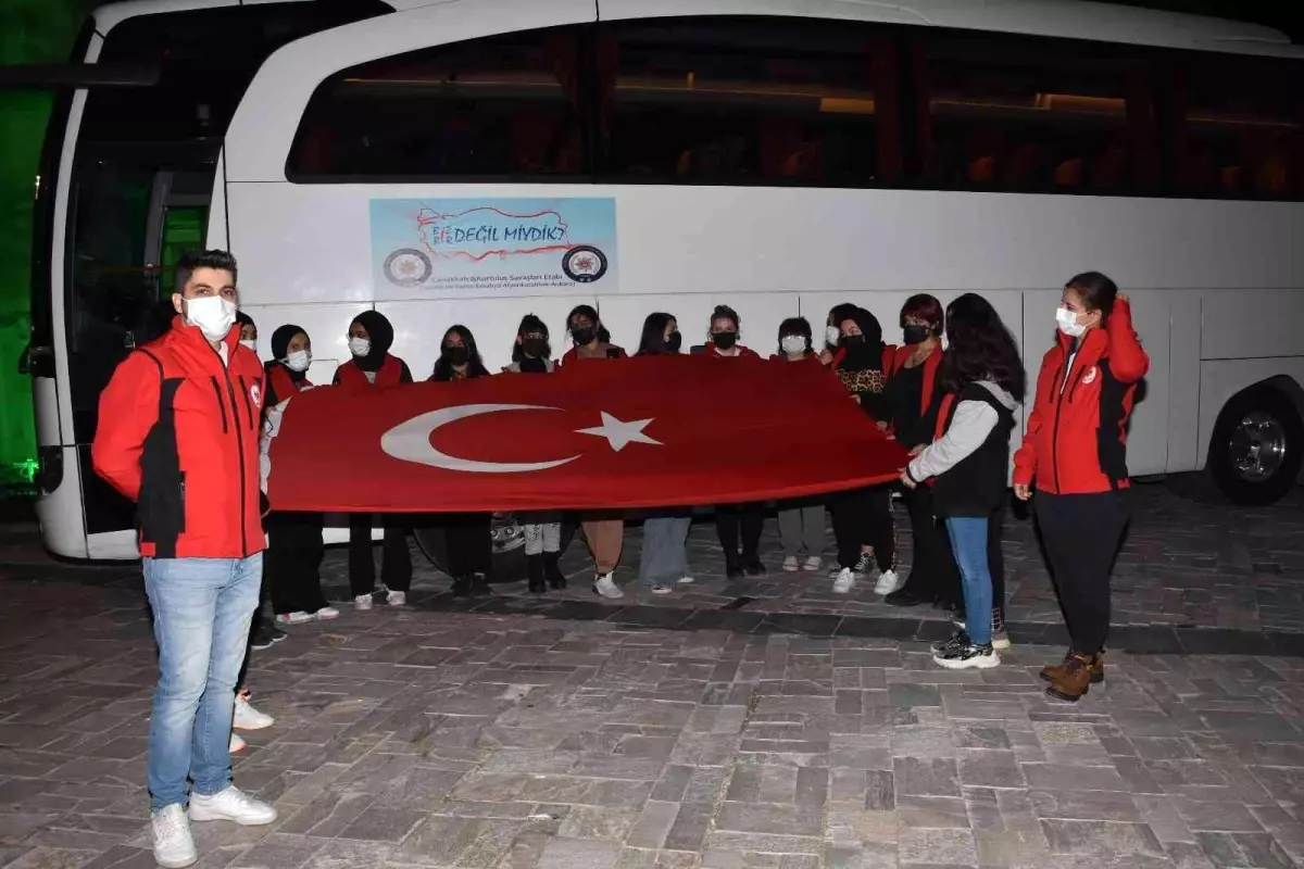 İzmirli 20 öğrenci 4 günlük gezi için yola çıktı