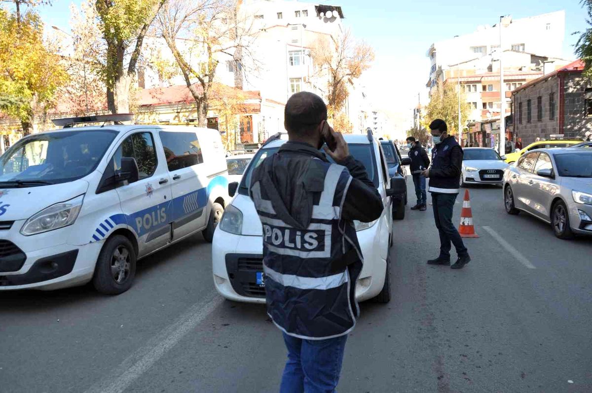 Kars\'ta polisten \'şok\' uygulama!