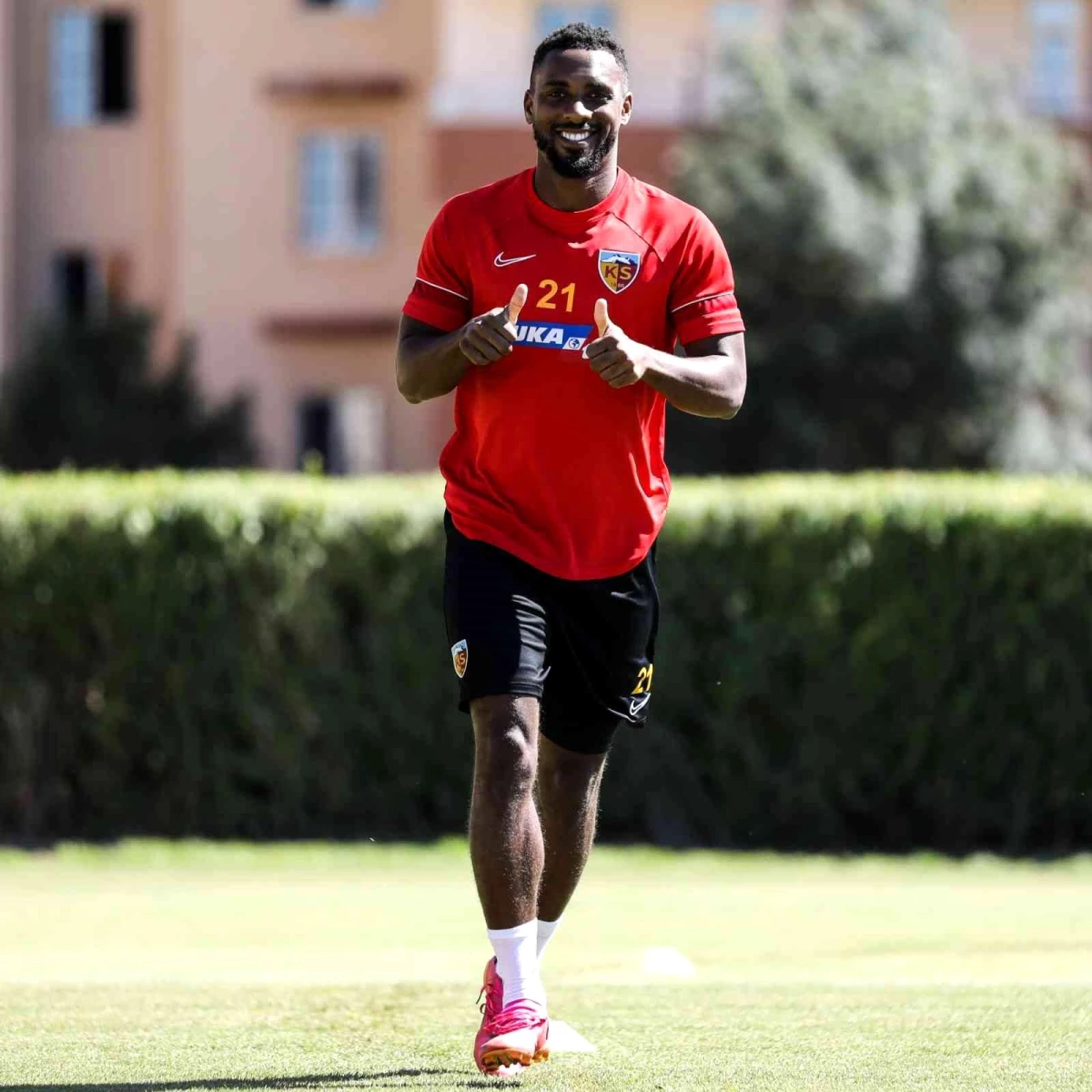 Kayserispor\'da Carole ve Kemen oynamıyor