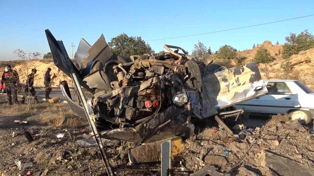 Kırıkkale\'de feci kaza, otomobil hurdaya döndü: 1 ölü