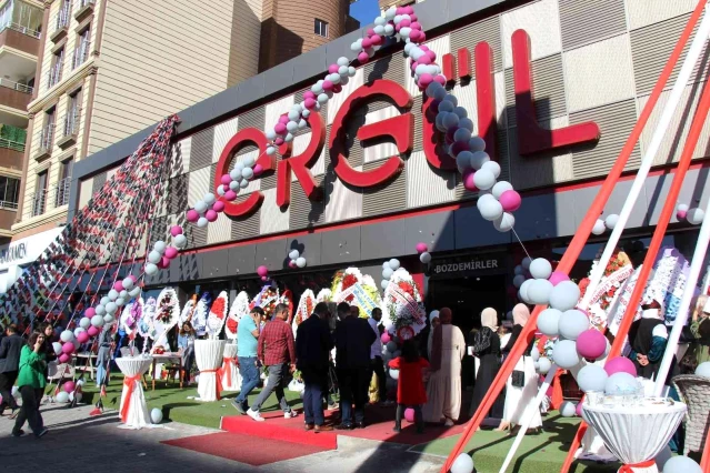 Mardin'in en büyük mobilya mağazası açıldı