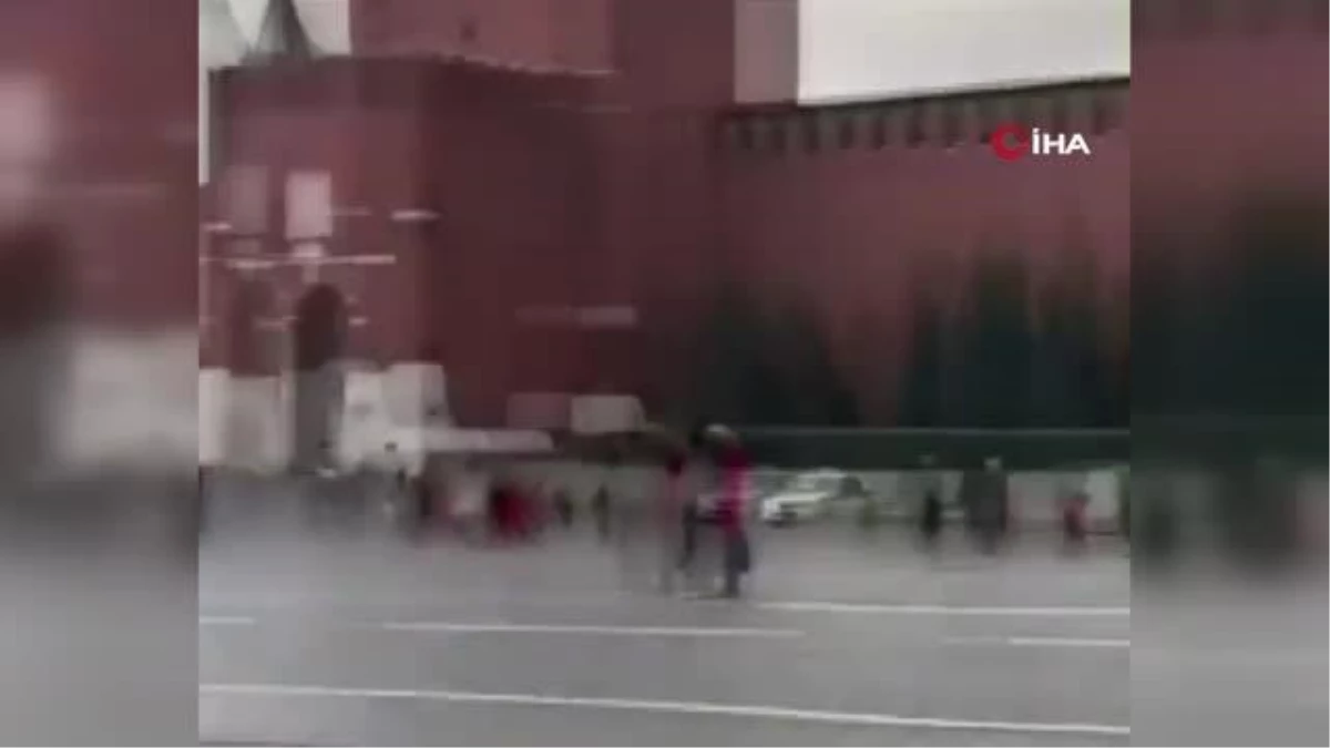 Şiddetli rüzgar Kremlin\'in burcunu yıktı, Kızıl Meydan ziyarete kapatıldı