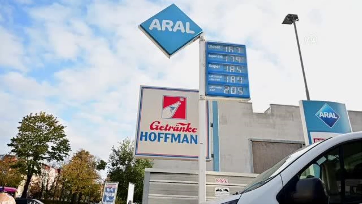 Almanya\'da akaryakıt fiyatlarının pahalılığı Alman sürücüleri komşu ülkelere yönlendiriyor