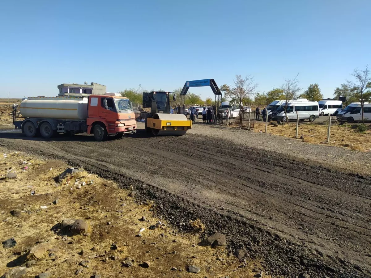 Bağlar Belediyesinin kırsal mahallelerdeki yol yapım çalışmaları sürüyor