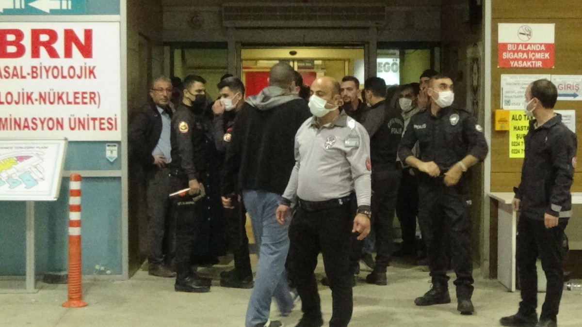 Bursa\'da nakliyeci kavgasında 4 kişi bıçakla yaralandı