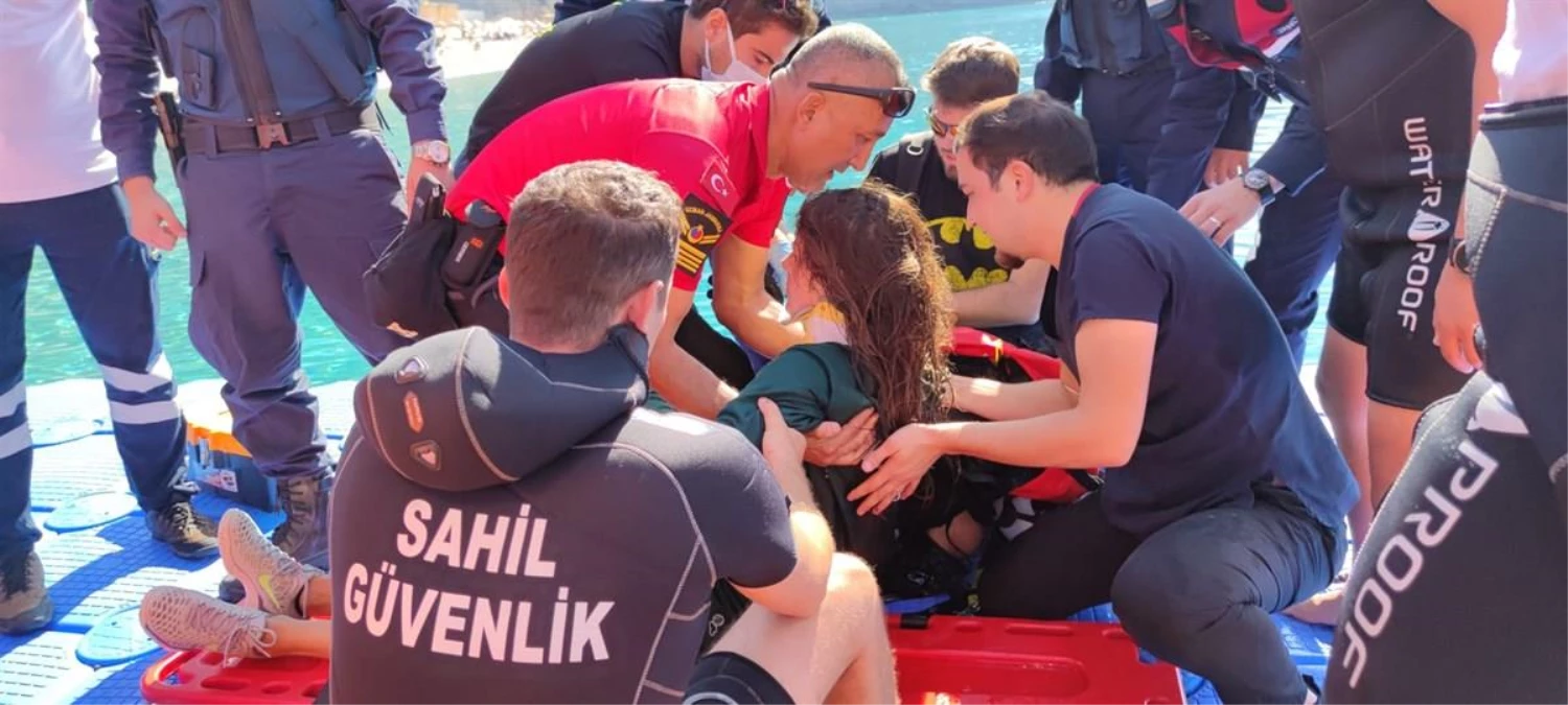 Fethiye\'de denize düşen Ukraynalı kadın yamaç paraşütü pilotu kurtarıldı