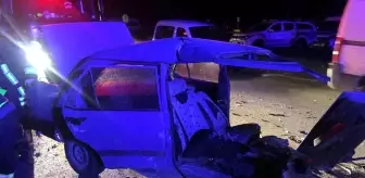 Isparta'da kaza sonrası otomobil ikiye bölündü: 4 yaralı