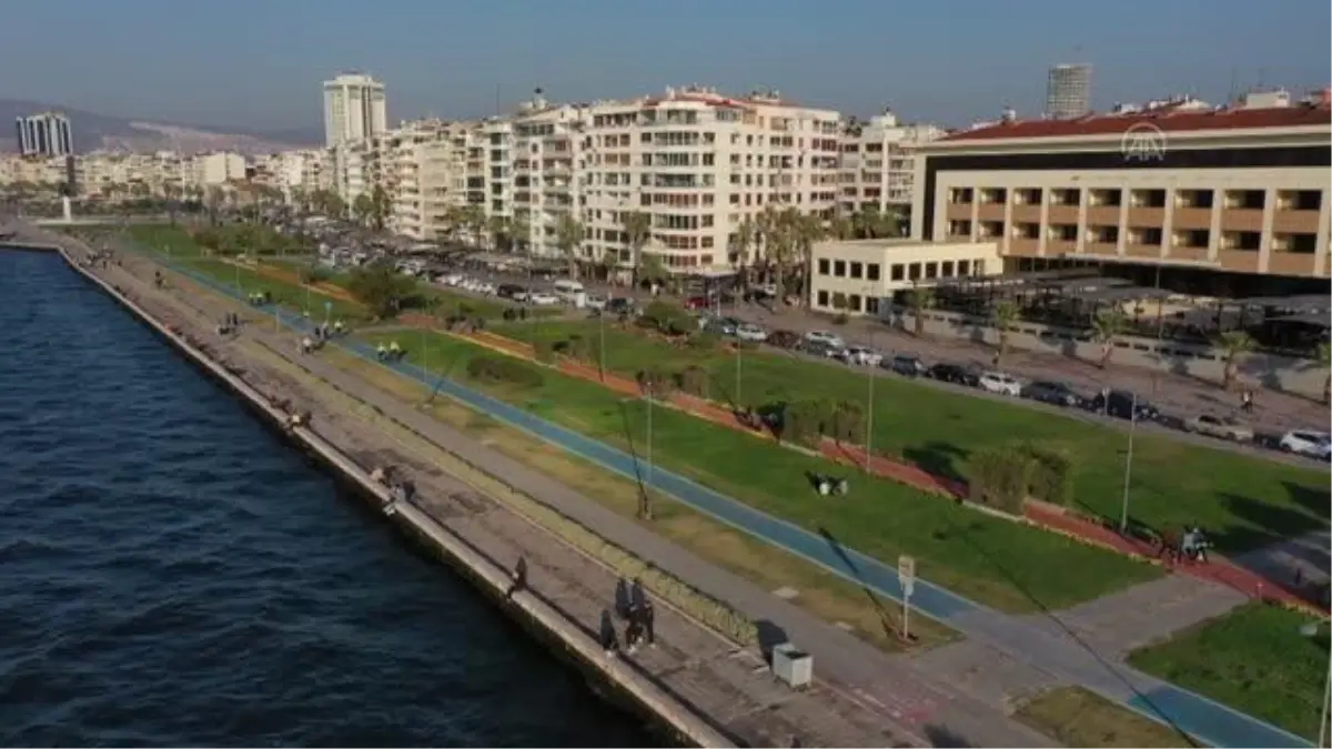 İzmir\'in "Beyaz Kırlangıçları" bisiklet yollarının güvenliği için pedala bastı