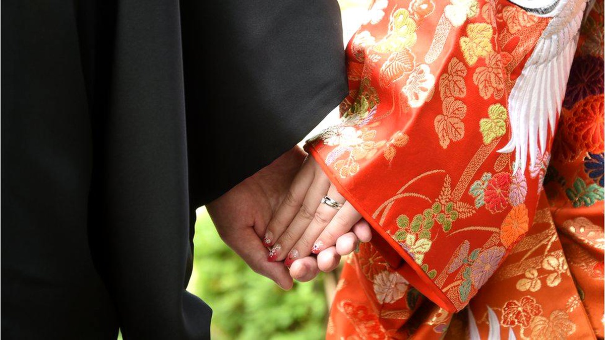 Japonya\'da kadınlar soyadı kanunu reformu istiyor
