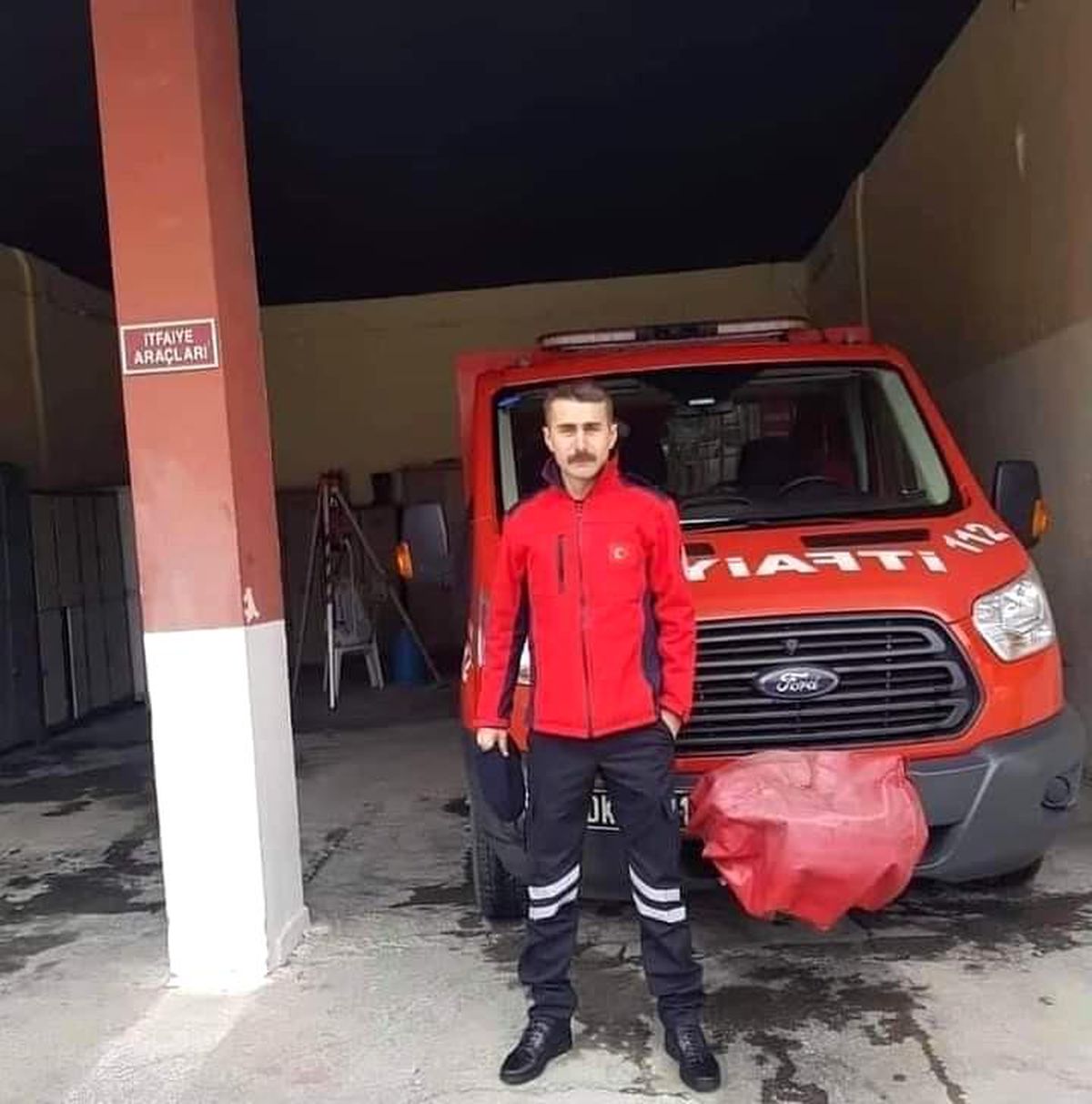 Kazada hayat kurtarmak isterken yaralanan itfaiyeci hayatını kaybetti