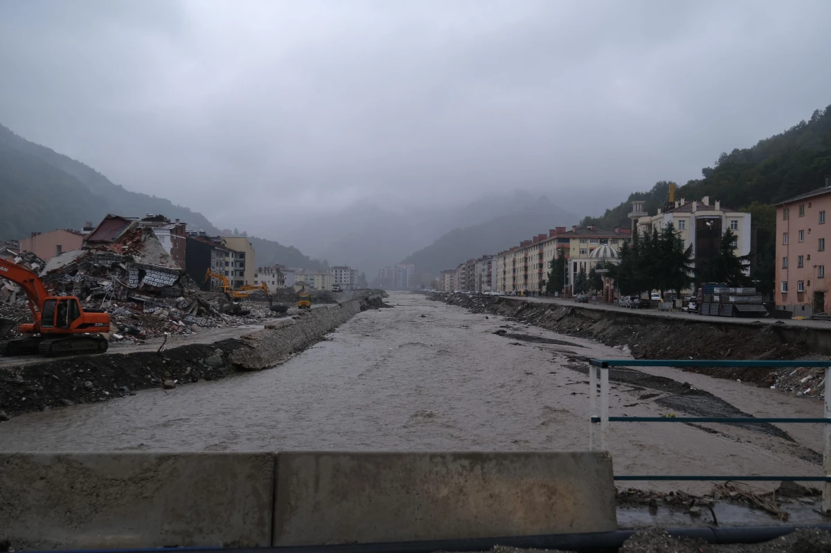 64 kişinin ölümüyle sonuçlanan sel felaketinin yaşandığı Bozkurt, yeniden sel sularına teslim oldu
