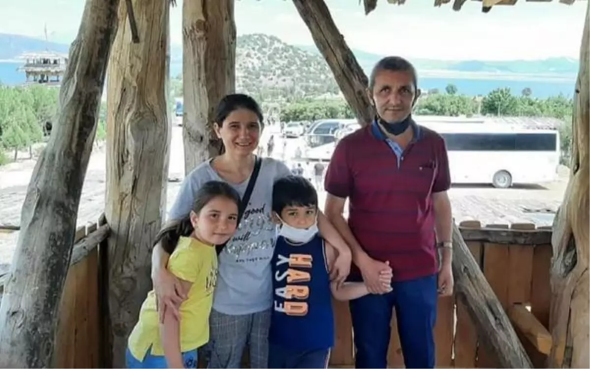 Trafik kazasında hayatlarını kaybeden 4 kişilik aile yan yana toprağa verildi