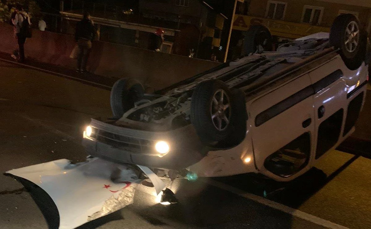 Yalova\'da devrilen otomobilin sürücüsü yaralandı