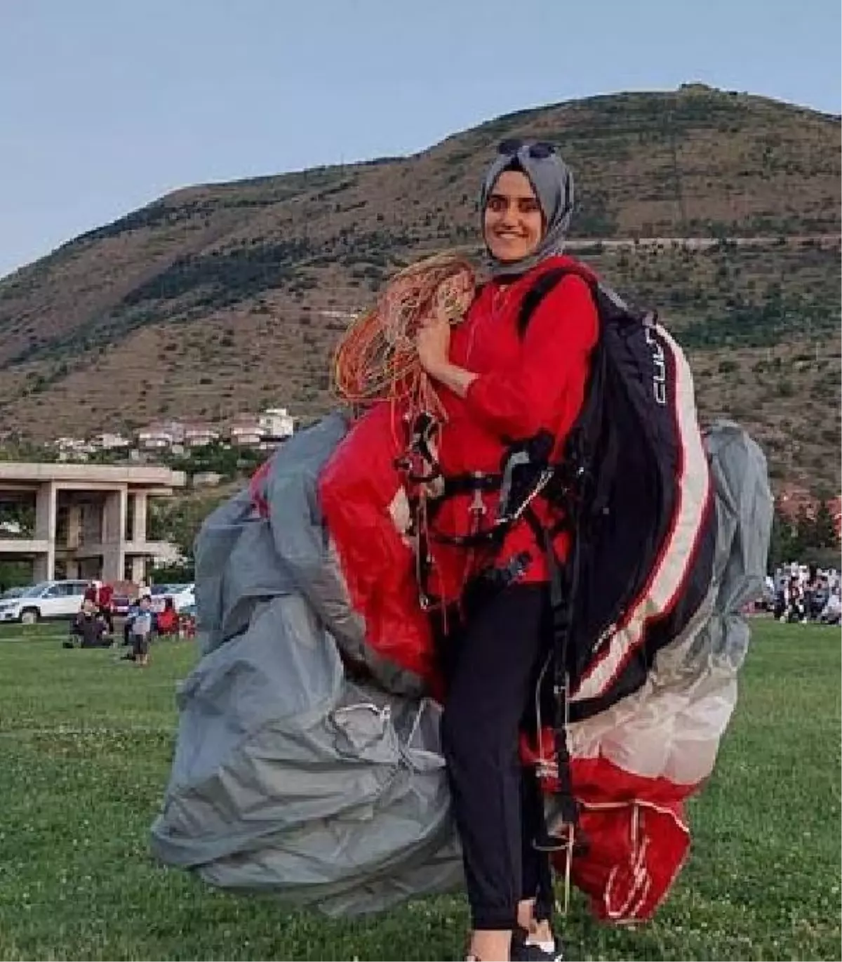 Son dakika... Yamaç paraşütüyle kaza geçiren Hilal, ağır yaralandı (3)