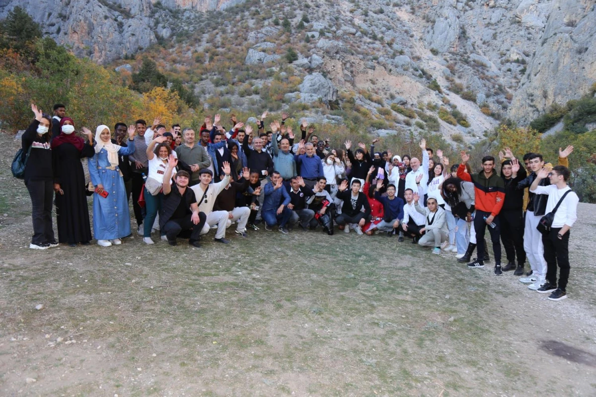 Yozgat Bozok Üniversitesinde eğitim gören uluslararası öğrenciler Aydıncık\'ı gezdi