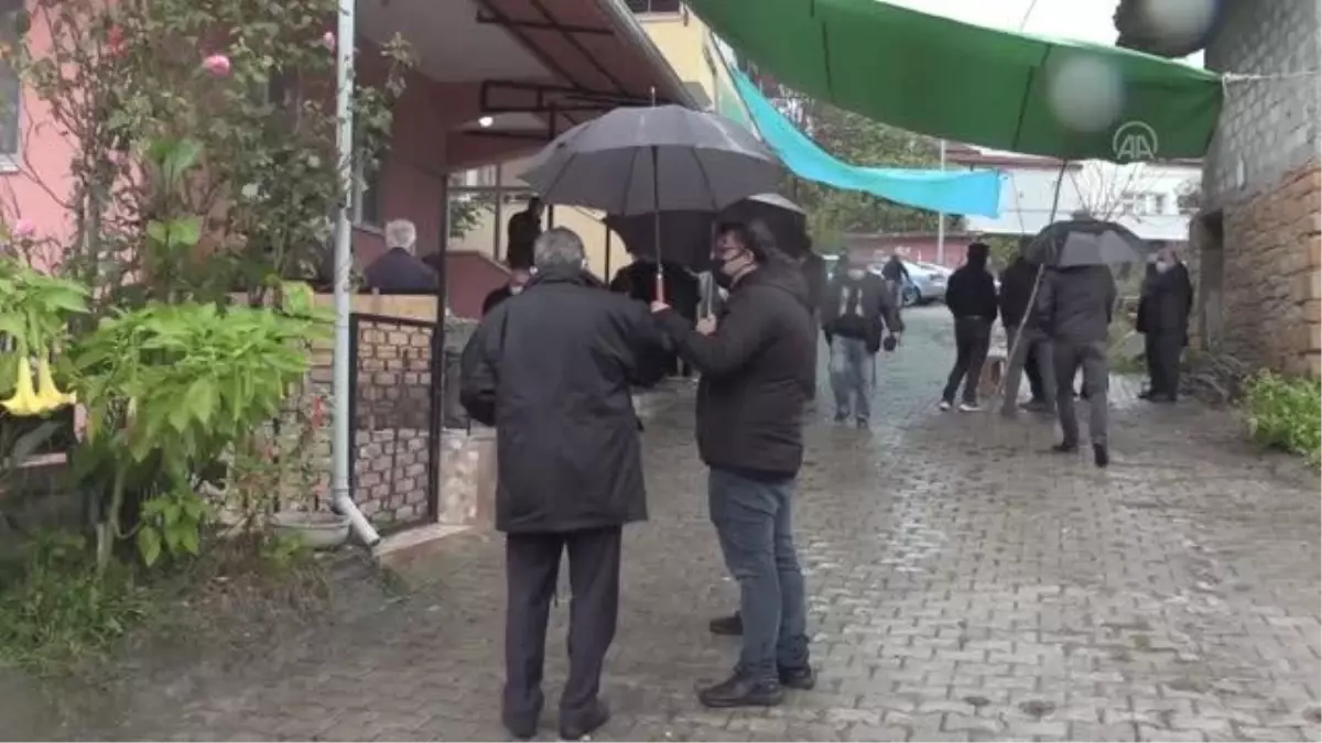 ZONGULDAK - Otomobiliyle park halindeki kamyona çarparak ölen doktor defnedildi