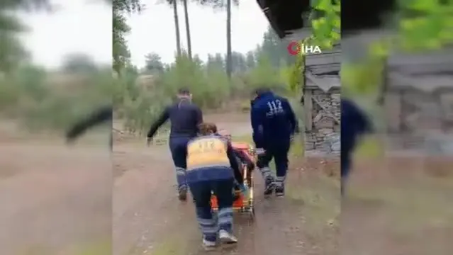 112 ekipleri hastayı 500 metre taşıyıp ambulansa ulaştırdı