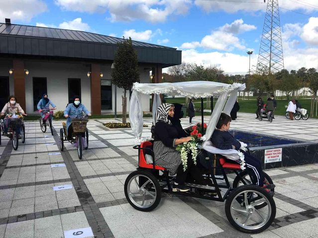 40 yaş üstü kadınlar, ilk defa bisiklet sürmenin heyecanını yaşadı