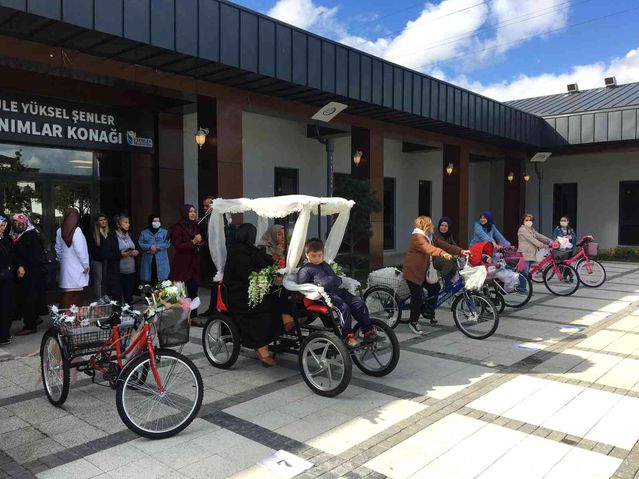 40 yaş üstü kadınlar, ilk defa bisiklet sürmenin heyecanını yaşadı
