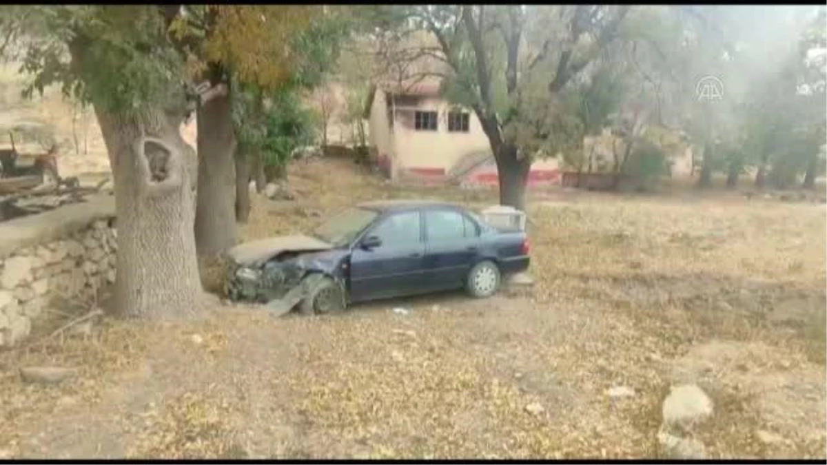 Son dakika haberleri! Ağaca çarpan otomobildeki sürücü öldü, eşi yaralandı