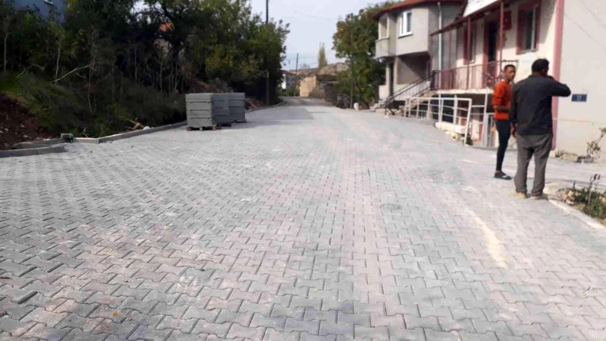 Asfalt ve kilit parke taşı çalışmaları vatandaşı memnun ediyor