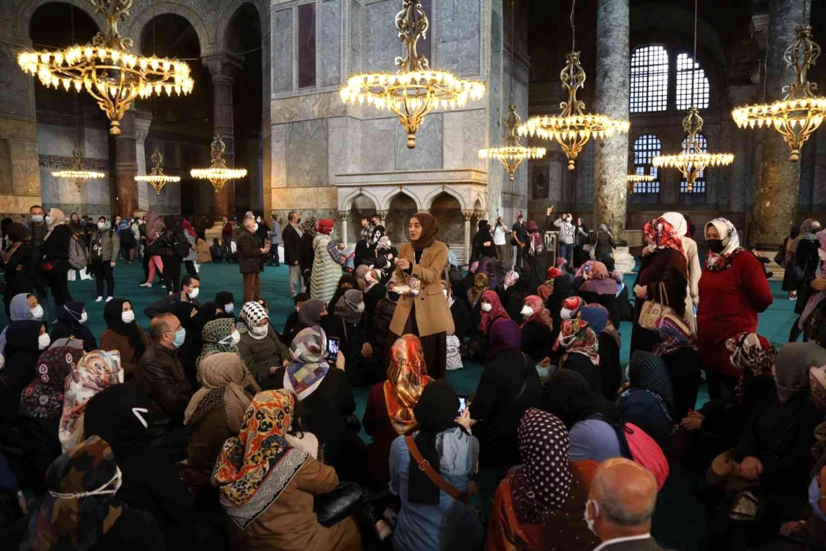 Ayasofya ve Taksim Camii gezilerine yoğun ilgi