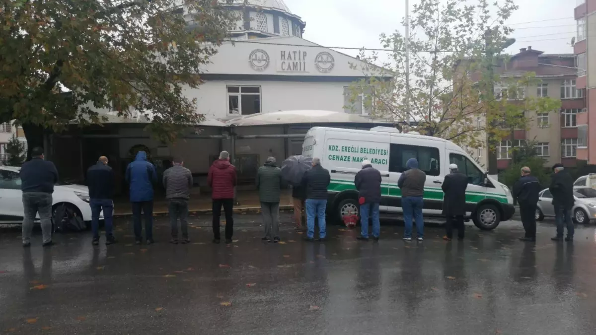 Baba ve oğlunun ardından anne de Korona\'ya yenik düştü