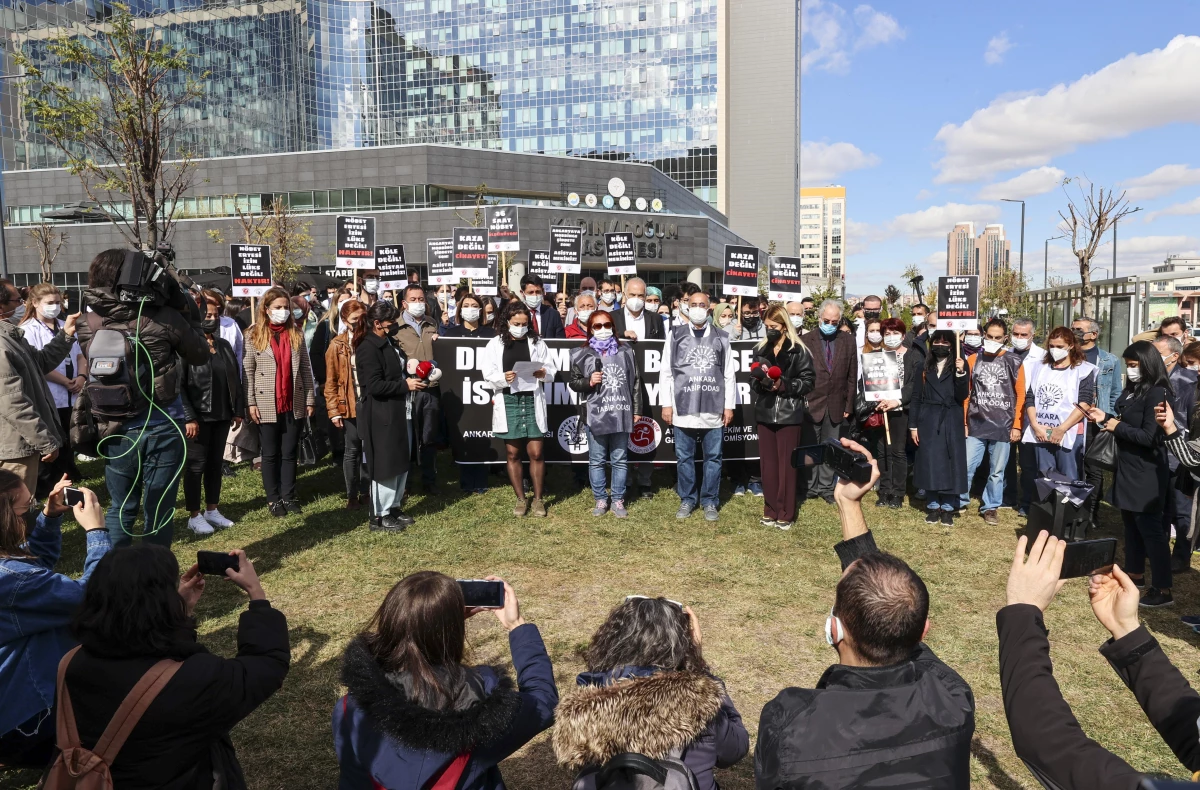 Ankara\'da hekimler uzun çalışma saatlerini protesto etti