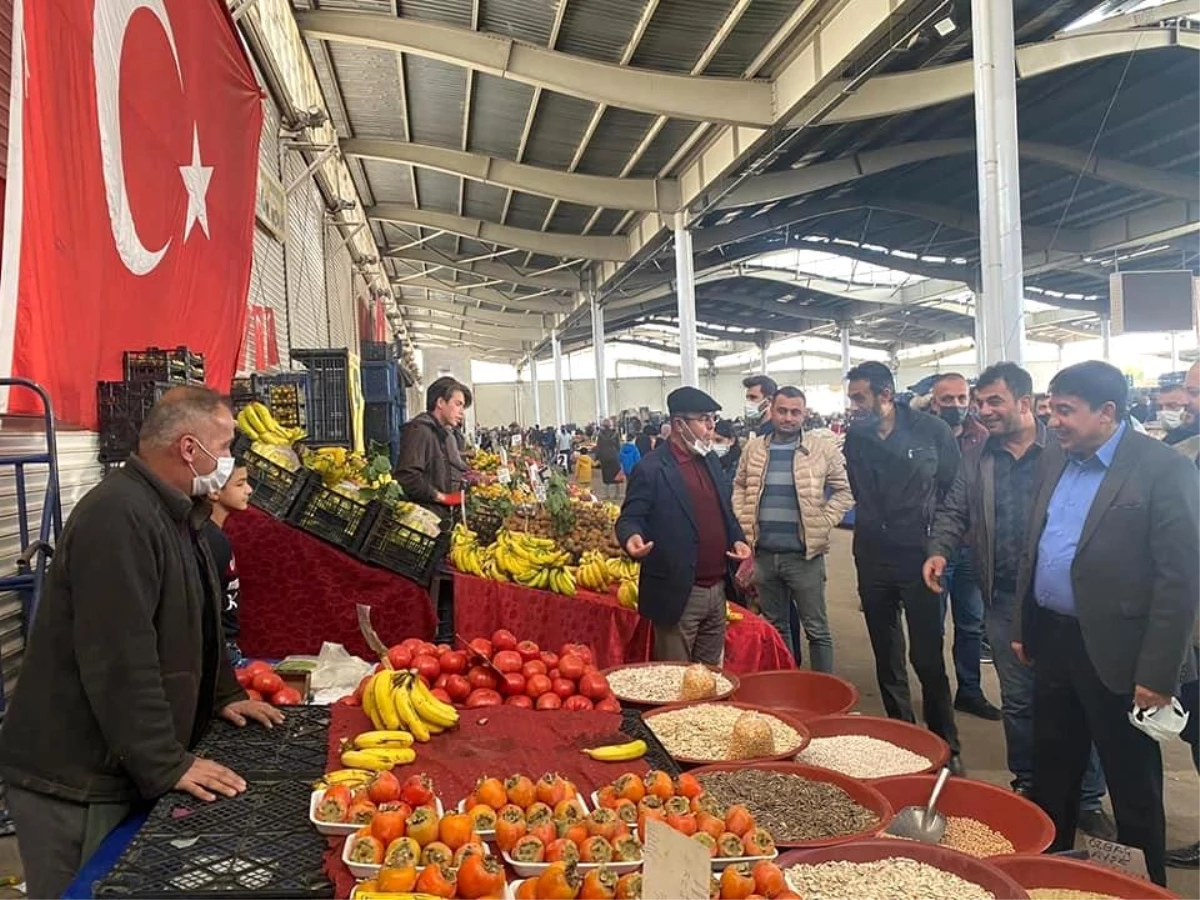 Belediye Başkanı Ekicioğlu, pazar esnafını dinledi