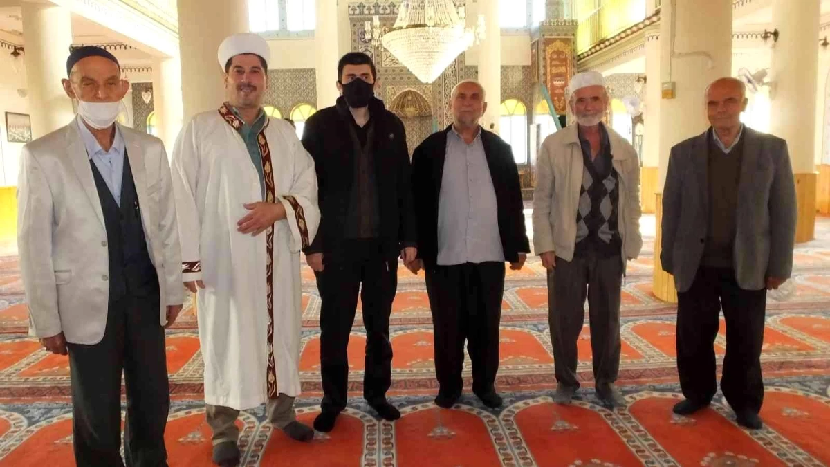 Burhaniye\'de Çifte Minareli Camiye yeni imam
