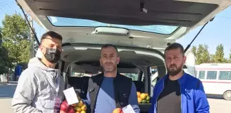 Çiftlikköy ilçesinde karantinadaki vatandaşların evlerine meyve gönderiliyor