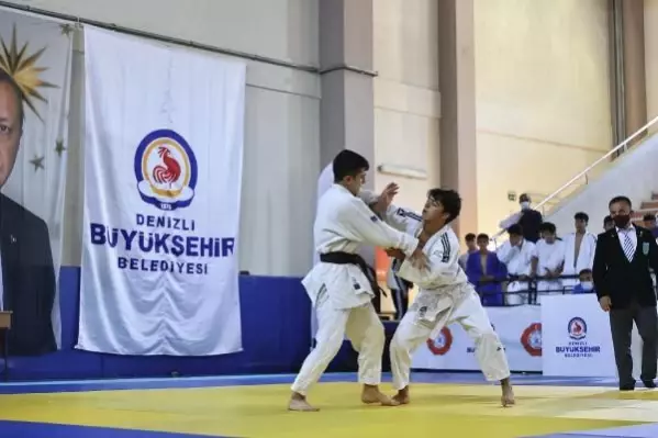 Denizli'de 5. Cumhuriyet Judo Kupası müsabakaları yapıldı