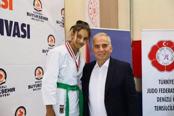 Denizli'de 5. Cumhuriyet Judo Kupası müsabakaları yapıldı