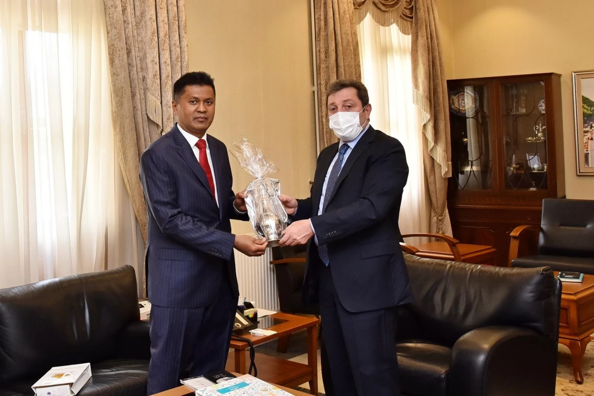 Sri Lanka Ankara Büyükelçisinden Vali Orhan Tavlı\'ya ziyaret