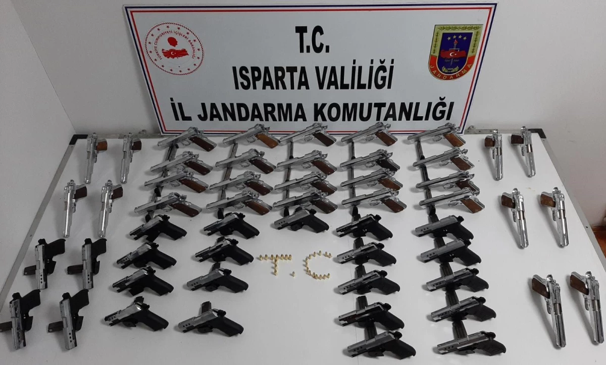 Son dakika haberleri: Isparta\'da silah kaçakçılığı operasyonunda yakalanan 2 zanlı tutuklandı