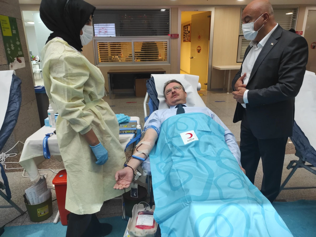 İstanbul Cumhuriyet Başsavcısı Şaban Yılmaz Kızılay için kan verdi