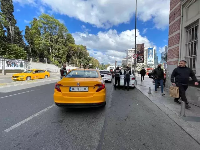 Mecidiyeköy'de taksi denetimleri devam ediyor