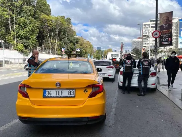 Mecidiyeköy'de taksi denetimleri devam ediyor