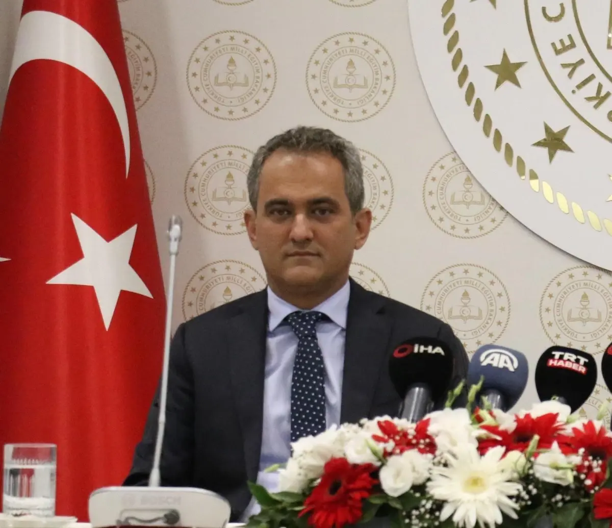 Milli Eğitim Bakanı Özer aşılanan öğretmen sayısı açıklandı