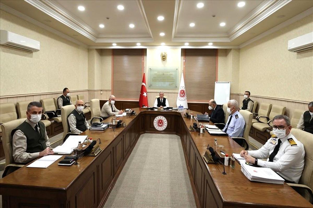 Millî Savunma Bakanı Hulusi Akar, video telekonferans yöntemiyle toplantı yaptı