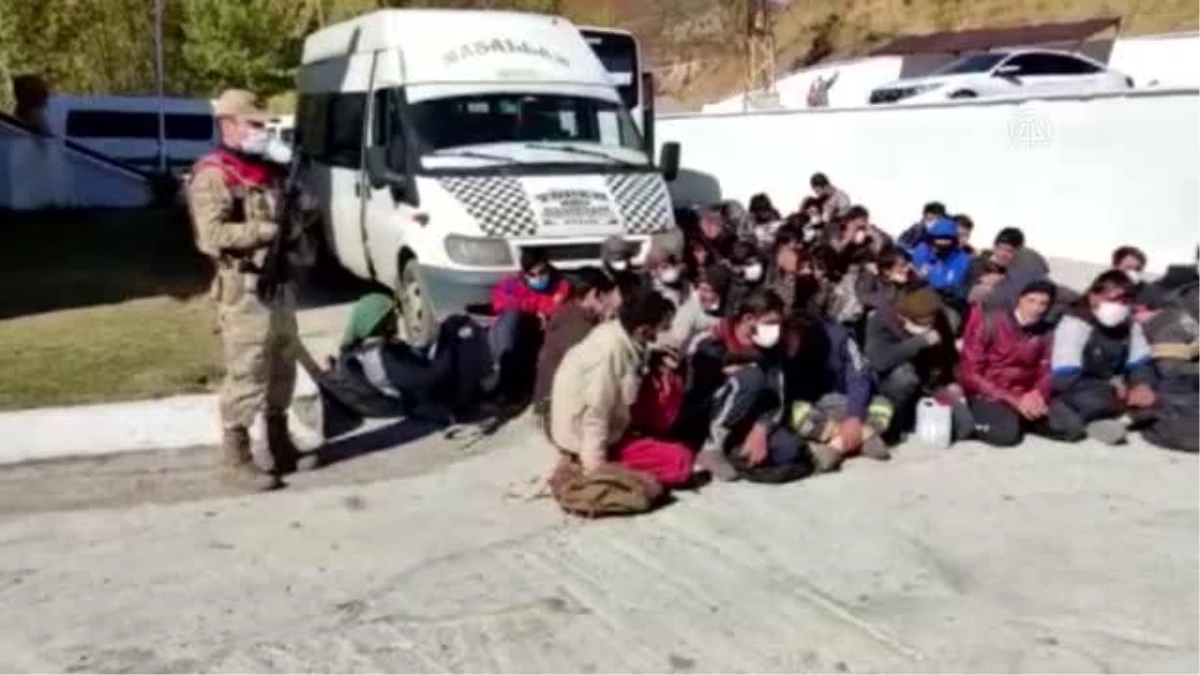 Minibüste 48 düzensiz göçmen yakalandı