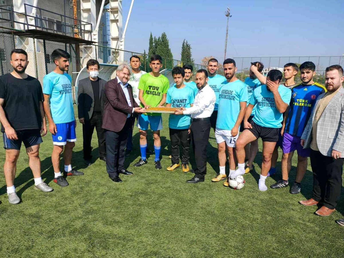 Müftü Soykök\'ten futbolculara baklava ikramı