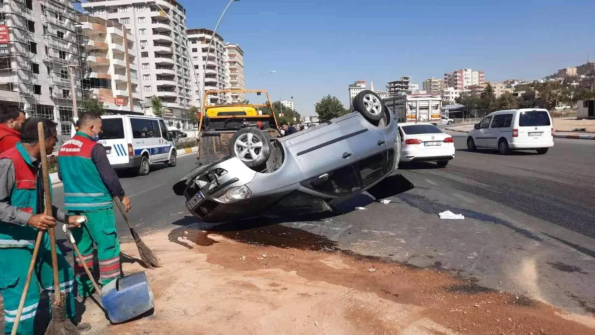 Şanlıurfa\'da ters dönen otomobilin sürücüsü yaralandı