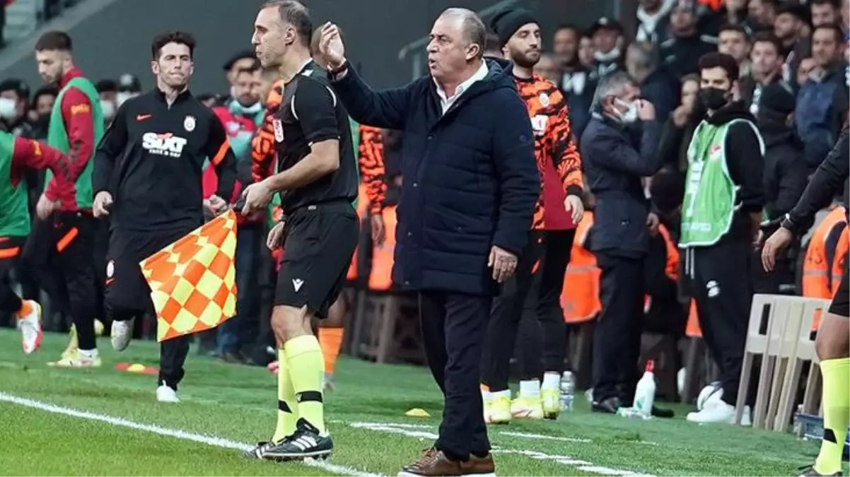 Galatasaray\'da penaltı öncesi anlaşmazlık yaşanmış! Fatih Terim, canlı yayında Mohamed\'e tepki gösterdi