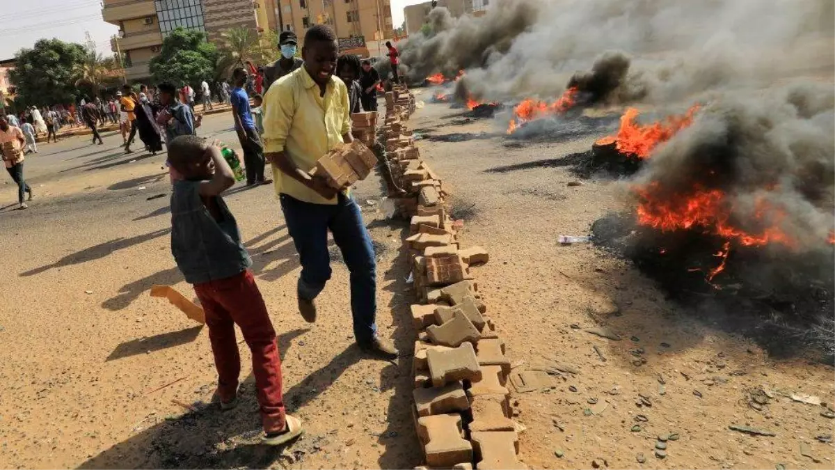 Sudan\'da darbe girişimi: Başbakan ve en az dört bakan gözaltına alındı