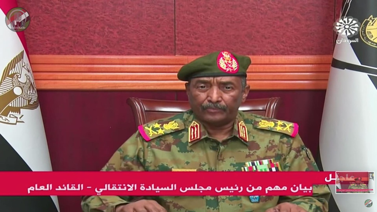 Sudan Egemenlik Konseyi Başkanı Orgeneral Burhan, Egemenlik Konseyi ve hükümeti feshederek olağanüstü hal ilan ettiğini açıkladı.