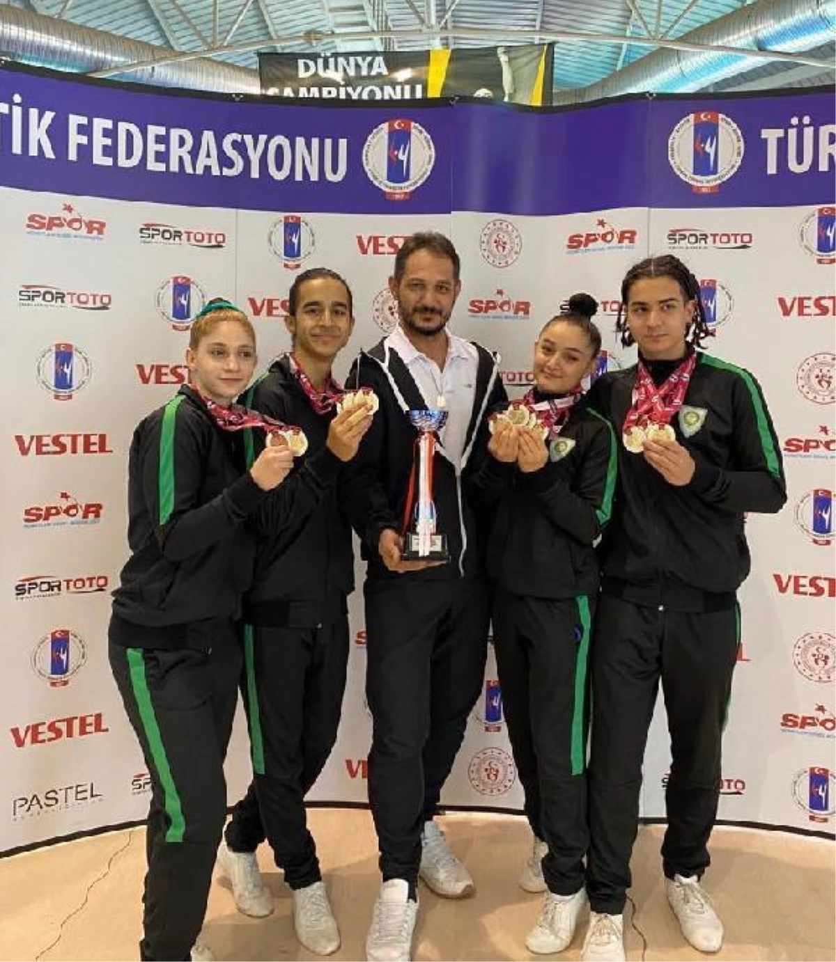 Türkiye Aerobik Cimnastik Şampiyonası\'na Manisa BBSK damgası