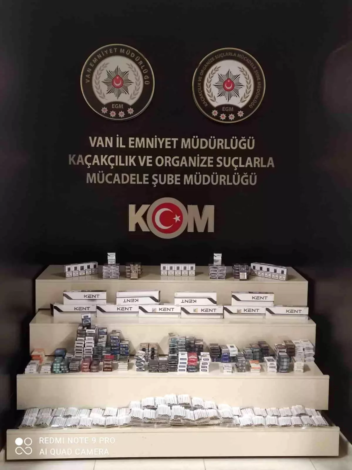 Van\'da kaçak cep telefonu, safran, çay ve sigara ele geçirildi