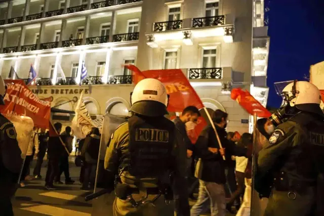 Yunanistan'da polis hırsızlık yapan bir genci öldürdü! Halk sokaklara döküldü